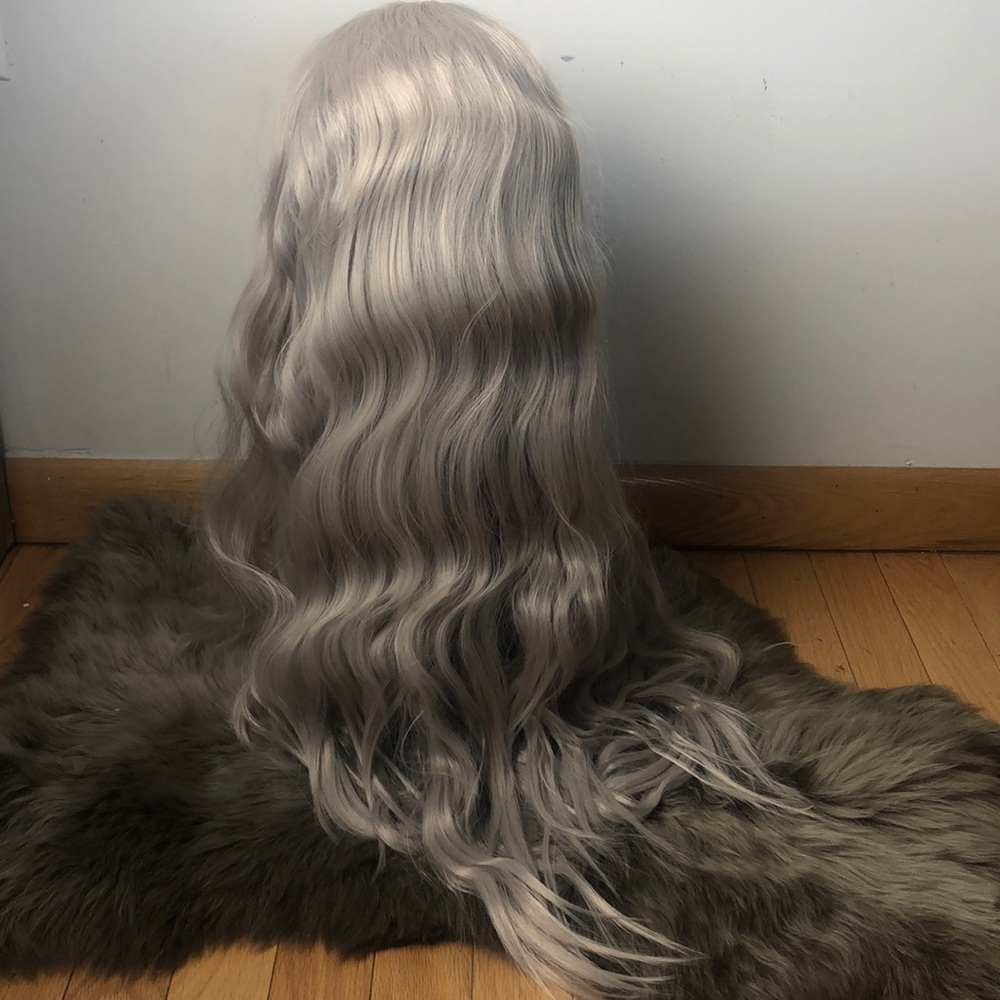 💕Yoshi 22”  BABY GREY LACE FRONT Wig * NWT*💕